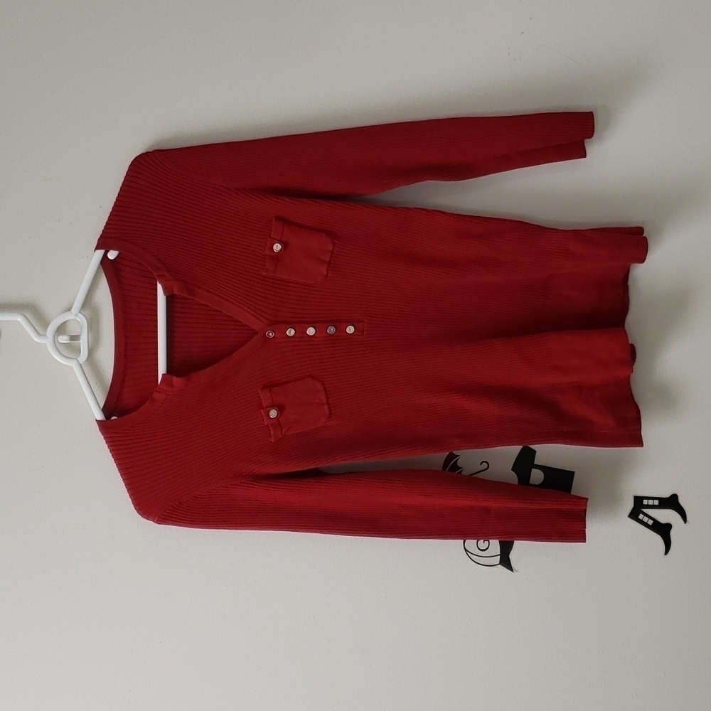 Long Sleeve Red Pocketed Medium VNeck Top - Picture 1 of 6